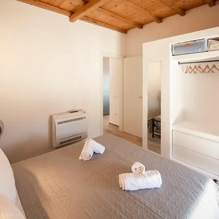 Avgi Villa Glossa
