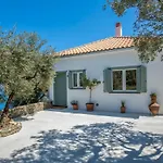 Avgi Villa Glossa