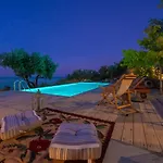 Avgi Villa