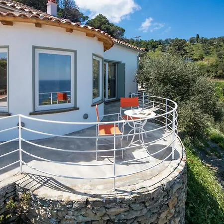 Avgi Villa *
