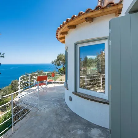Avgi Villa Glossa