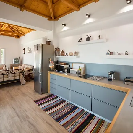 Avgi Villa Glossa